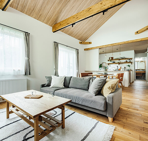 ナチュリエの施工事例「開放感と木のぬくもりを感じられる、三角屋根の平屋」