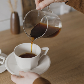 コーヒーカップ&ソーサーとコーヒー豆